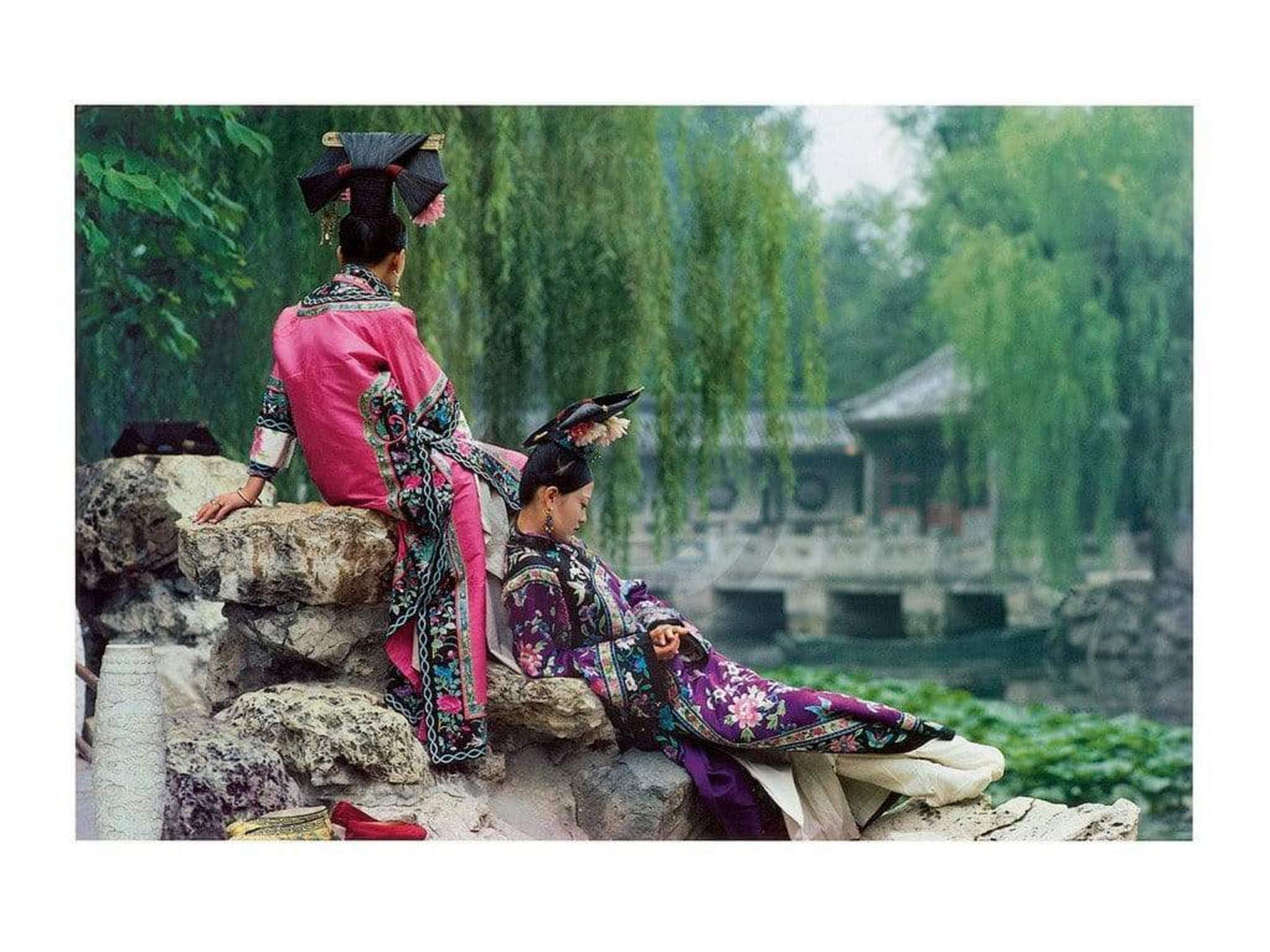 Art Print Basil Pao - Garden of Fragrant Light 80x60cm